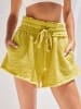 Milan Kiss Shorts in Gelb