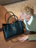 Victor & Hugo Paris Leder-Schultertasche "Beryn" in Schwarz - (B)31 x (H)22 x (T)11,5 cm