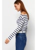 trendyol Longsleeve in Weiß/ Dunkelblau