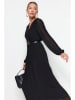trendyol Plisseekleid in Schwarz