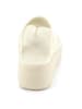 Crocs Japonki "Brooklyn" w kolorze kremowym