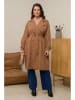 Curvy Lady Trenchcoat in Hellbraun