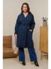 Curvy Lady Trenchcoat in Dunkelblau