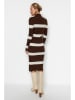 trendyol Strickkleid in Dunkelbraun/ Creme
