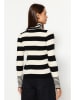 trendyol Rollkragenpullover in Schwarz/ Creme
