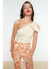 trendyol Top in Creme