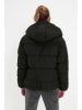 trendyol Winterjacke in Schwarz