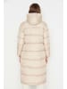 trendyol Wintermantel in Creme