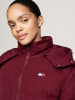 TOMMY JEANS Daunenmantel in Bordeaux