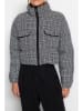 trendyol Steppjacke in Schwarz/ Weiß