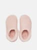 Crocs Kapcie "Classic Cozzzy" w kolorze jasnoróżowym