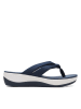 Clarks Japonki "Arla Kaylie" w kolorze granatowym na koturnie