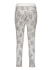 Juvia Sweathose in Grau/ Weiß