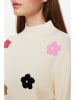NÜMPH Sweter w kolorze kremowym ze wzorem