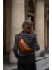 Victor & Hugo Paris Leder-Gürteltasche "Isla" in Camel - (B)40 x (H)15 x (T)3 cm