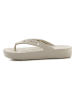 Crocs Japonki "Classic Platform" w kolorze kremowym