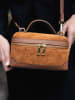 maison héritage PARIS Leder-Umhängetasche "Simos Suede" in Camel - (B)21 x (H)13 x (T)9 cm