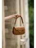 Victor & Hugo Paris Leder-Schultertasche "Nour" in Camel - (B)20 x (H)14 x (T)5 cm