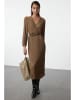 trendyol Plisseekleid in Camel