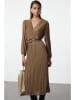 trendyol Plisseekleid in Camel
