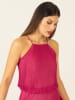 APART Plisseekleid in Pink/ Weiß