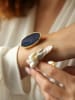 L'Atelier de Gaia Vergold. Armspange mit Perlen und Edelsteinen