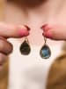 L'Atelier de Gaia Vergulde oorhangers met edelstenen