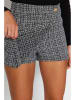 trendyol Shorts in Schwarz/ Weiß