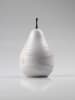 AM Design Figurka dekoracyjna "Gruszka" w kolorze białym - wys. 13 x Ø 8 cm