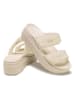 Crocs Klapki "Brooklyn Buckle" w kolorze beżowym