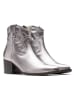Clarks Skórzane botki "Elder Rae" w kolorze srebrnym