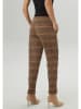 Aniston Hose in Camel/ Rot