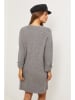 Soft Cashmere Sukienka dzianinowa w kolorze szarym
