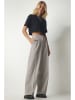 Happiness Istanbul Spodnie w kolorze szarym