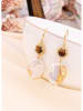 L'Atelier de Gaia Vergulde oorhangers met parels en edelstenen