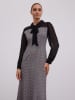BGN Kleid in Schwarz/ Grau