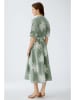 Oui Kleid in Grün/ Weiß