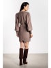 Awama Sukienka w kolorze szarobrązowym