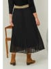 Curvy Lady Plisseerock in Schwarz