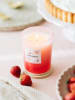AVA & MAY Duftkerze "Strawberry Cheesecake" in Rot - 180 g