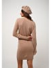 AUTHENTIC CASHMERE Kaszmirowa sukienka "Capelet" w kolorze beżowym