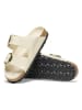 Birkenstock Leder-Pantoletten "Arizona" in Creme - Weite S