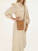 HIDE & STITCHES Leder-Umhängetasche "Porto" in Camel - (B)17 x (H)22 x (T)2 cm