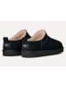 UGG Skórzane kapcie "Classic Micro" w kolorze czarnym
