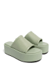 l37 Skórzane klapki w kolorze jasnozielonym