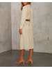 Milan Kiss Kleid in Beige/ Weiß