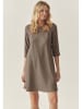 TATUUM Sukienka "Gracy" w kolorze szarobrązowym