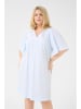 KAFFE curve Sukienka w kolorze błękitno-białym