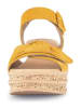 Gabor Skórzane sandały w kolorze żółtym na koturnie