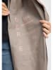 Derbe Regenmantel in Beige
